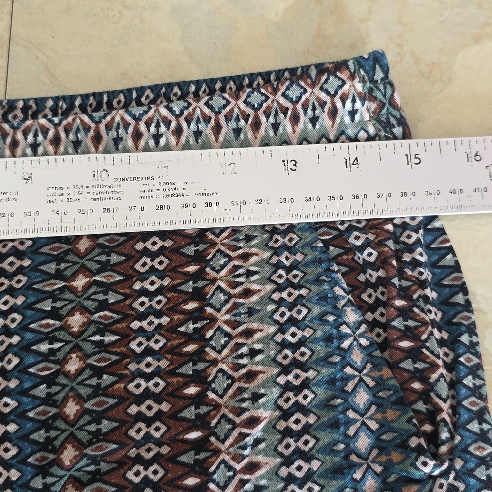 Jessica Simpson Patterned Cropped Pants - Picture 6 of 6